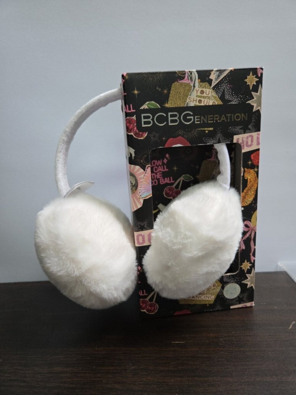 BCBG  Faux Fur Earmuffs Earwarmers Headband - White solid NIB